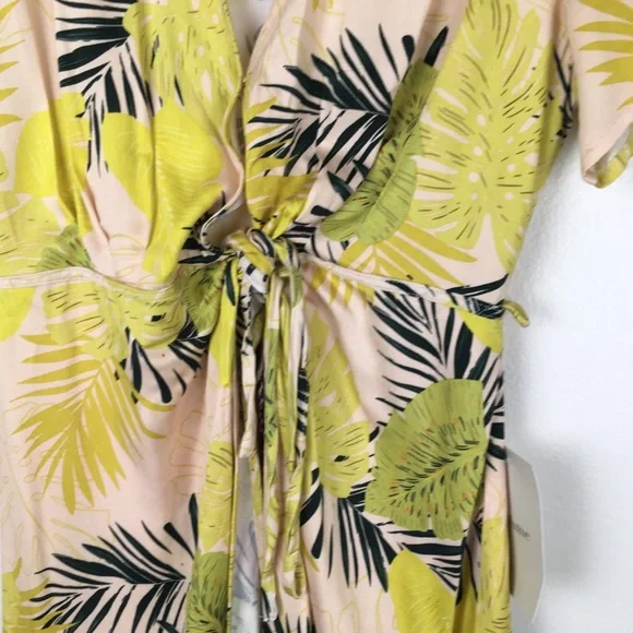 Bohme Floral Shauna Adjustable Short Sleeve Wrap Dress in Apricot - Picture 5 of 11